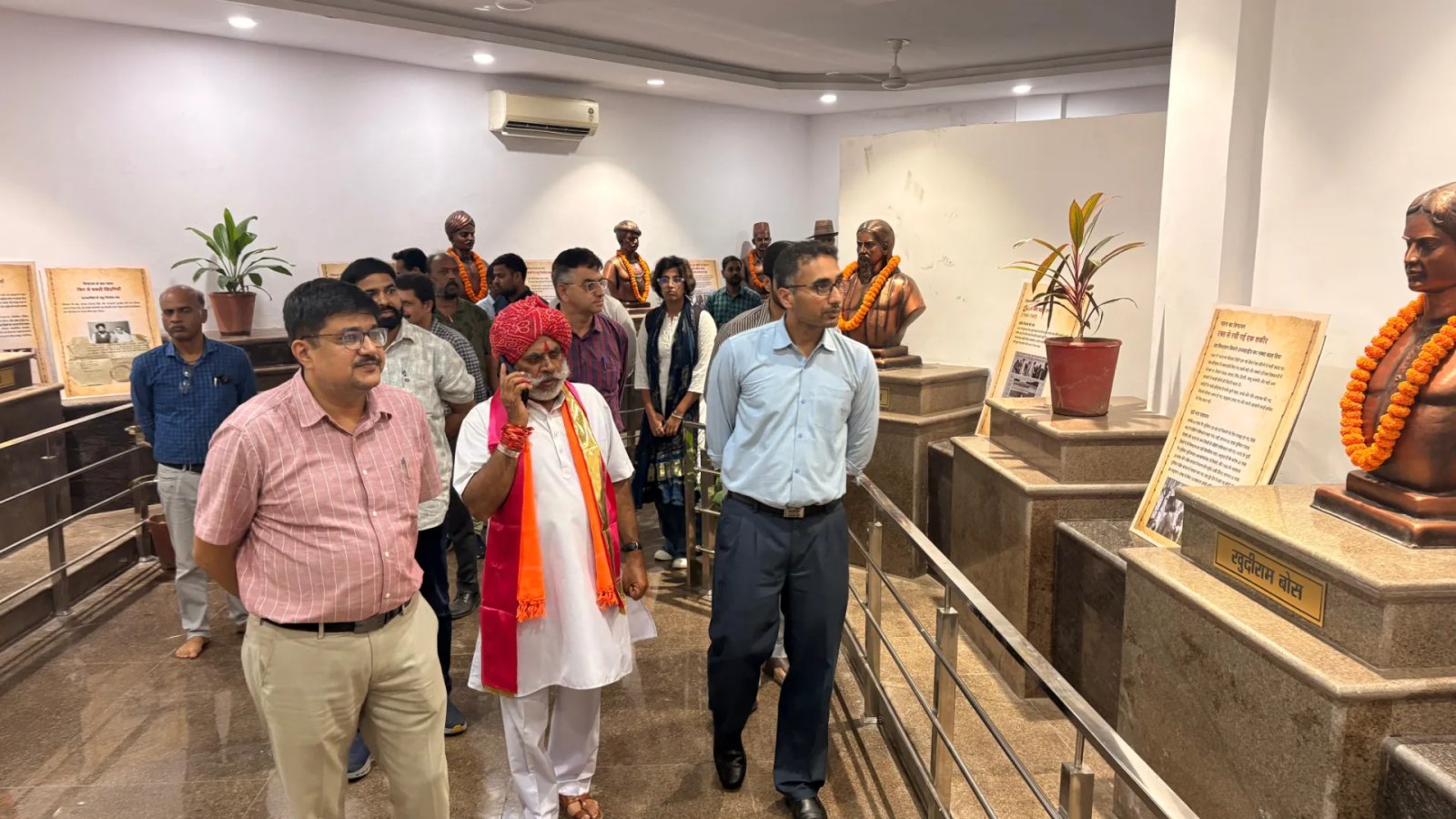 स्वतंत्रता दिवस की पूर्व संध्या पर विधायक-कलेक्टर ने निकाला कैंडल मार्च, शहीदों को किया नमन