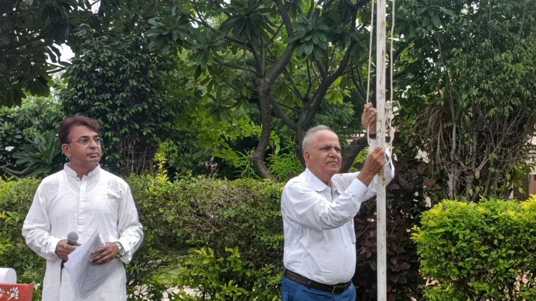 गोवर्धन विलास में देशभक्ति के रंग में रंगा स्वतंत्रता दिवस समारोह, वरिष्ठ सदस्यों का हुआ सम्मान