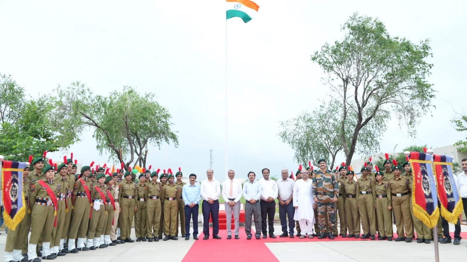 देशभक्ति की भावना और राष्ट्र-निर्माण के आह्वान के साथ एसपीएसयू में 80वाँ स्वतंत्रता दिवस समारोह