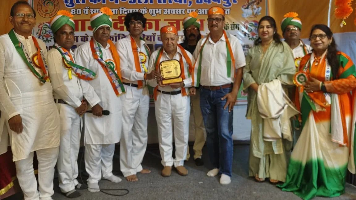 सुरों में गूंजा देशभक्ति का जज़्बा, तिरंगे की रोशनी में झूम उठा उदयपुर