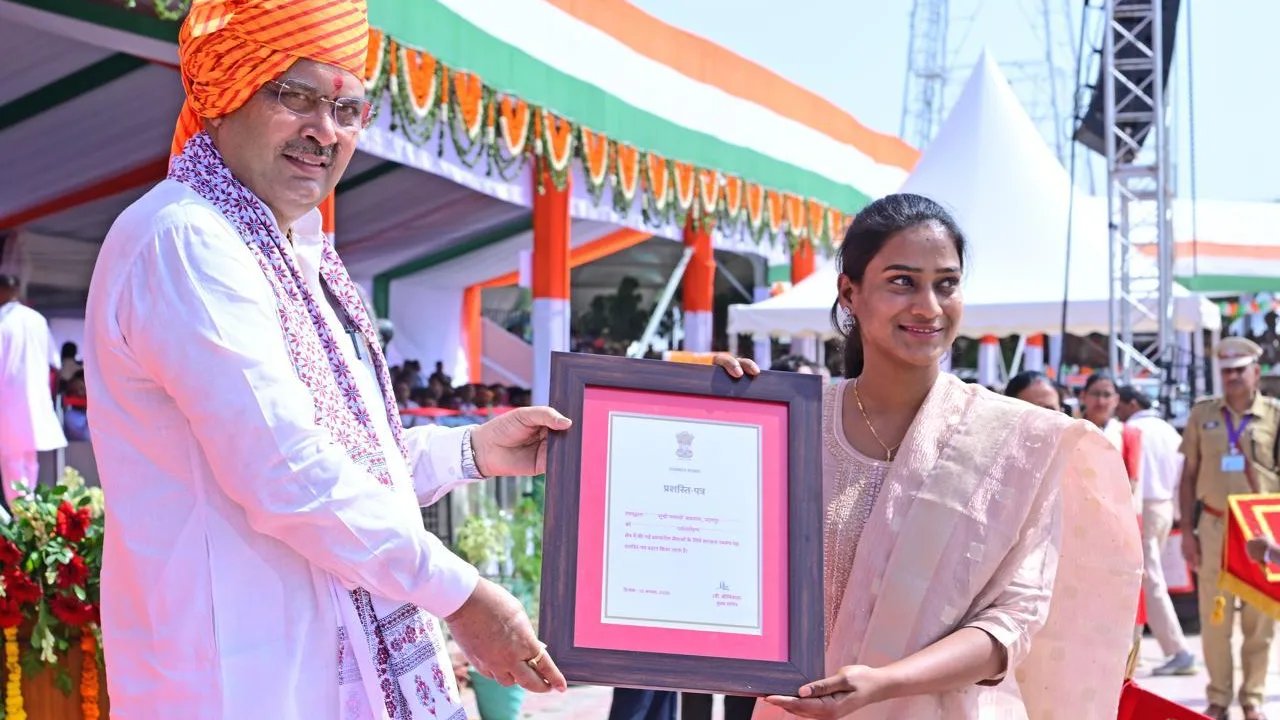 स्वाधीनता दिवस पर उदयपुर की पर्वतारोही मनस्वी अग्रवाल बीकानेर में राज्य स्तर पर सम्मानित