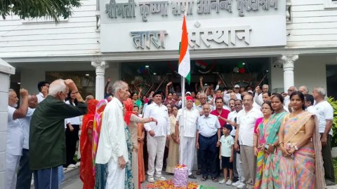 आनंद वृद्धाश्रम में गूंजे देशभक्ति के तराने