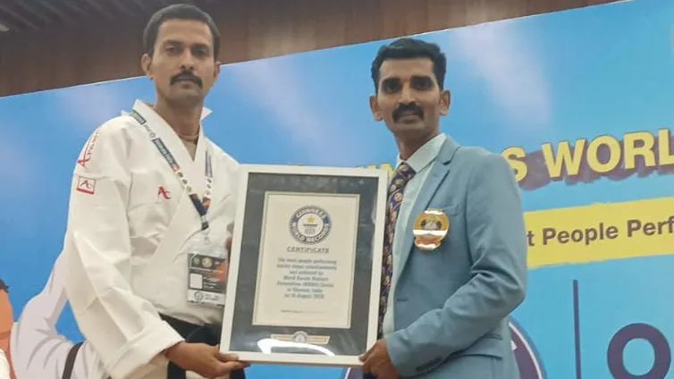 उदयपुर के कराटे प्रशिक्षक देवेंद्र सिंह चुंडावत ने रचा इतिहास, गिनीज वल्र्ड रिकॉर्ड में दर्ज हुआ नाम