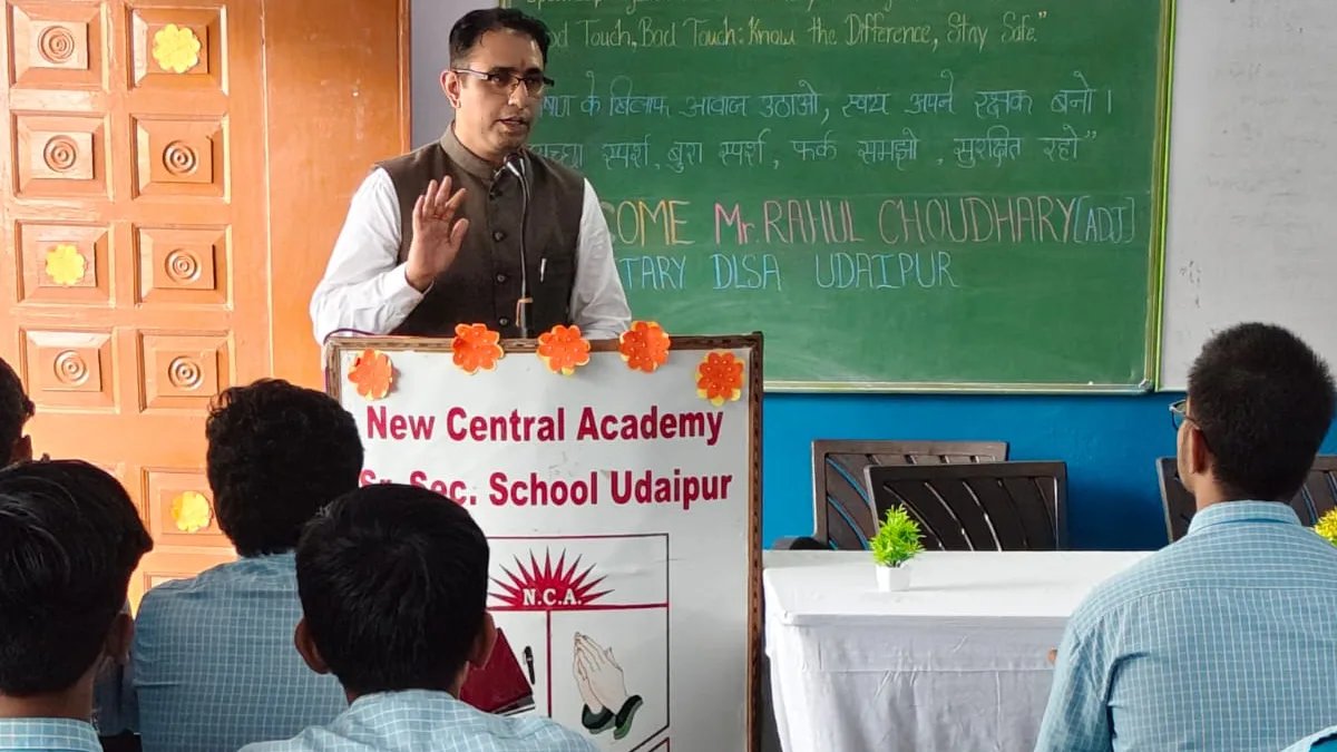 न्यायिक अधिकारीगण ने परिवर्तनशील मंगलवार के तहत स्कूली विद्यार्थियों को किया जागरूक