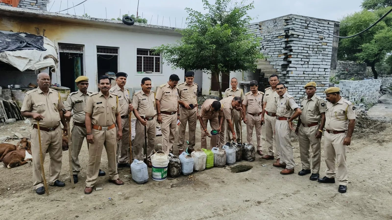 आबकारी आयुक्त के निर्देशन में अवैध मदिरा पर कार्रवाई जारी, वाॅश एवं भट्टियां नष्ट