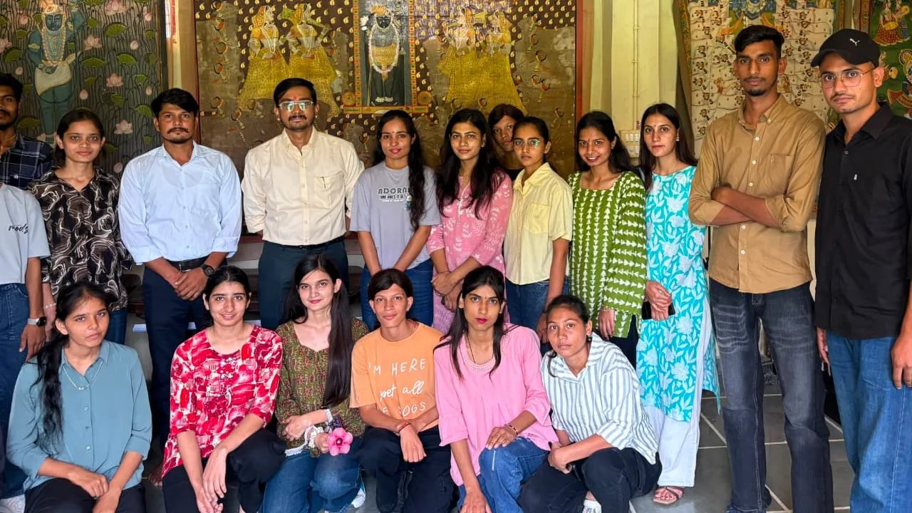 MPUAT के फूड साइंस एवं न्यूट्रिशन के विद्यार्थियों ने किया पिछवाई आर्ट गैलरी का शैक्षणिक भ्रमण