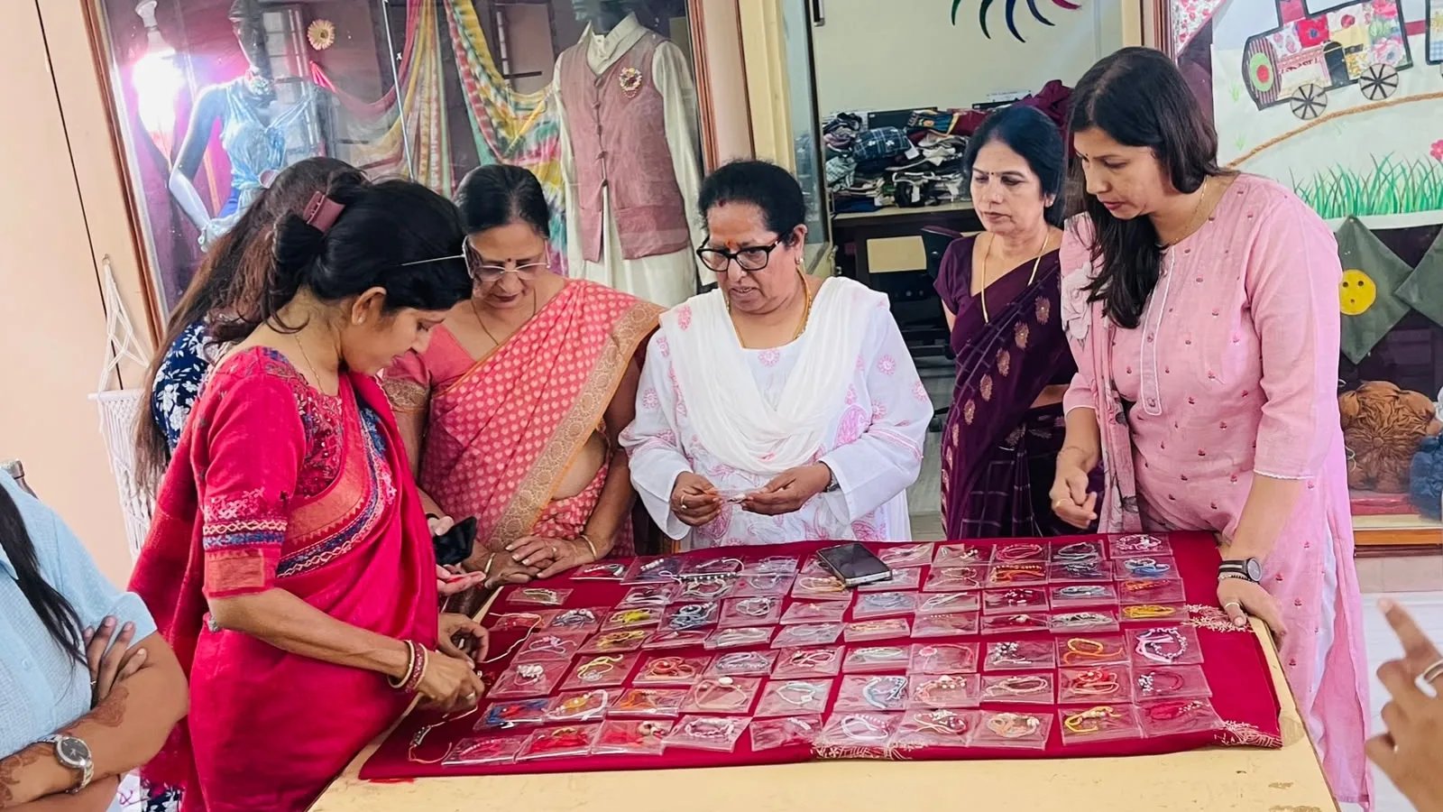 राखी निर्माण कार्यशाला का आयोजन