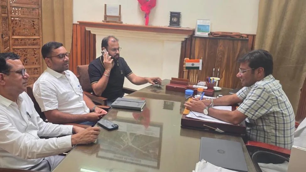 जल संसाधन विभाग के अधिकारियों ने नहरी पानी की चोरी, सफाई पर की चर्चा