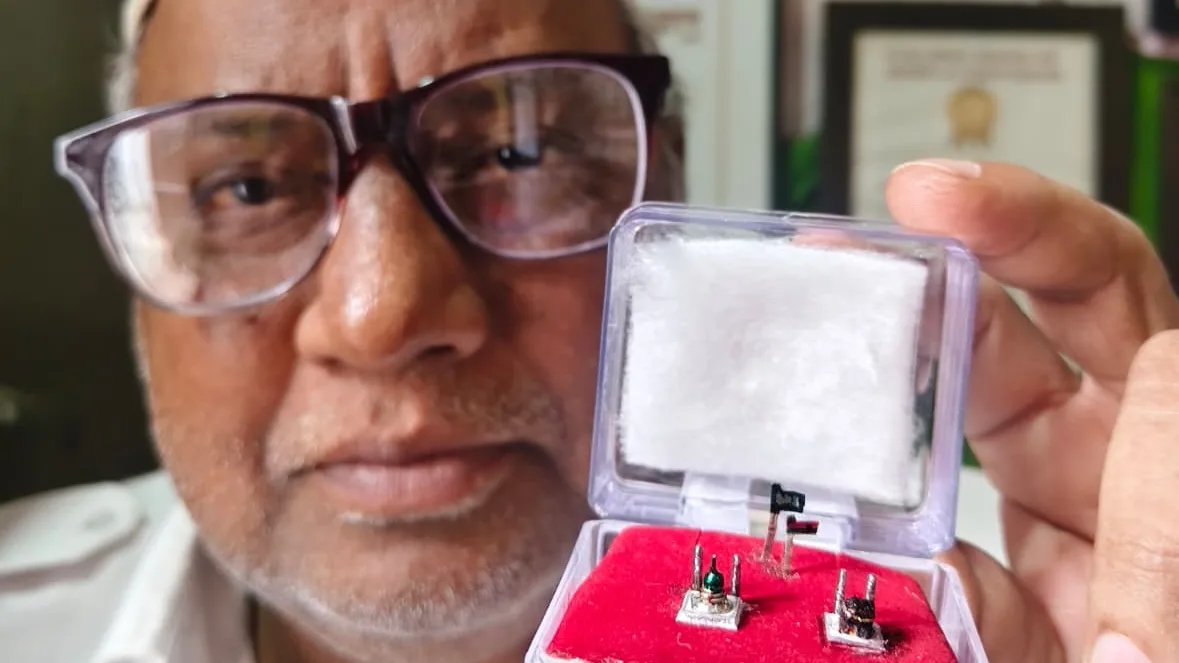 मूंग के दाने से भी छोटे सोने-चांदी के मक्का-मदीना