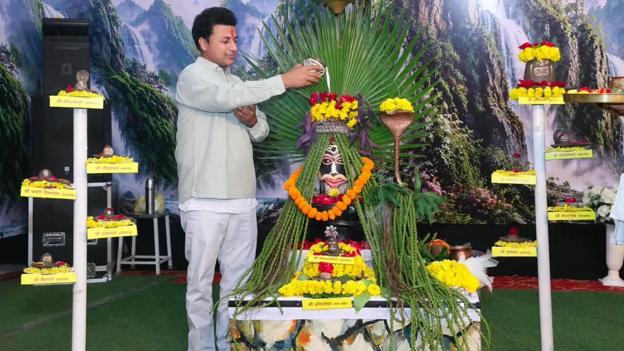 कठोर तपस्या से शिव को पाया, पार्वती बनीं अपर्णा, डोला इंद्र का सिंहासन