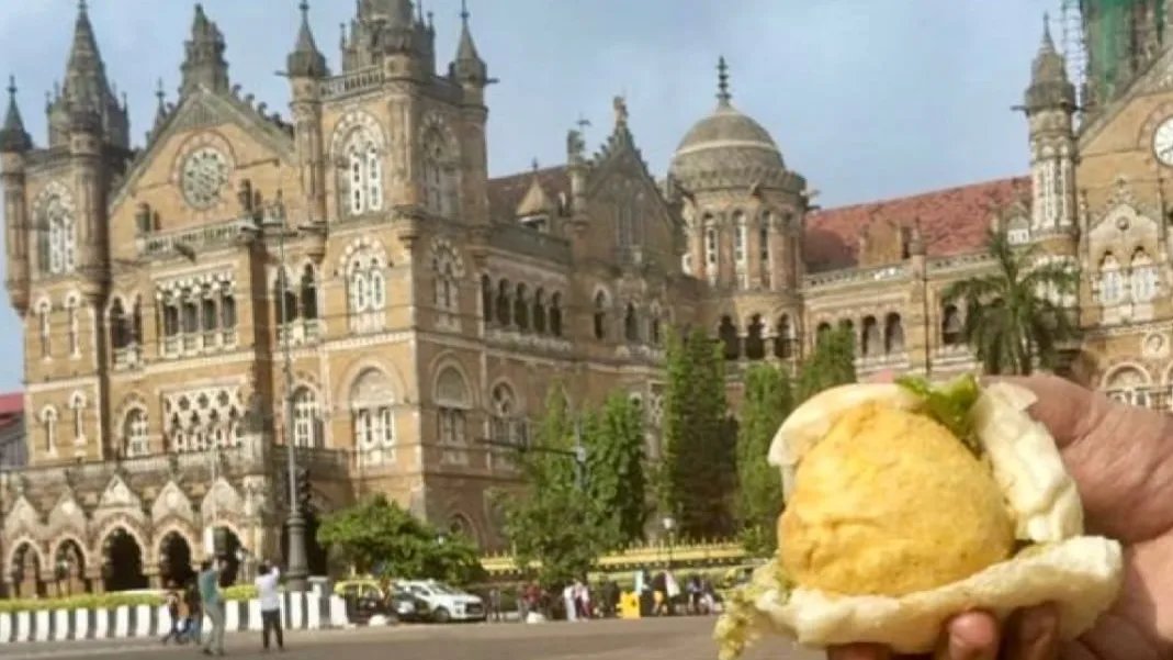 वर्ल्ड वड़ा पाव डे पर मुंबई के पसंदीदा स्नैक की धूम