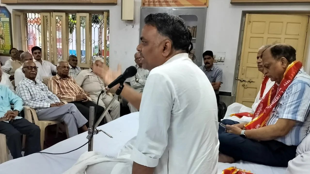 Asking Questions Is Essential for Personal Growth: Acharya Yogesh