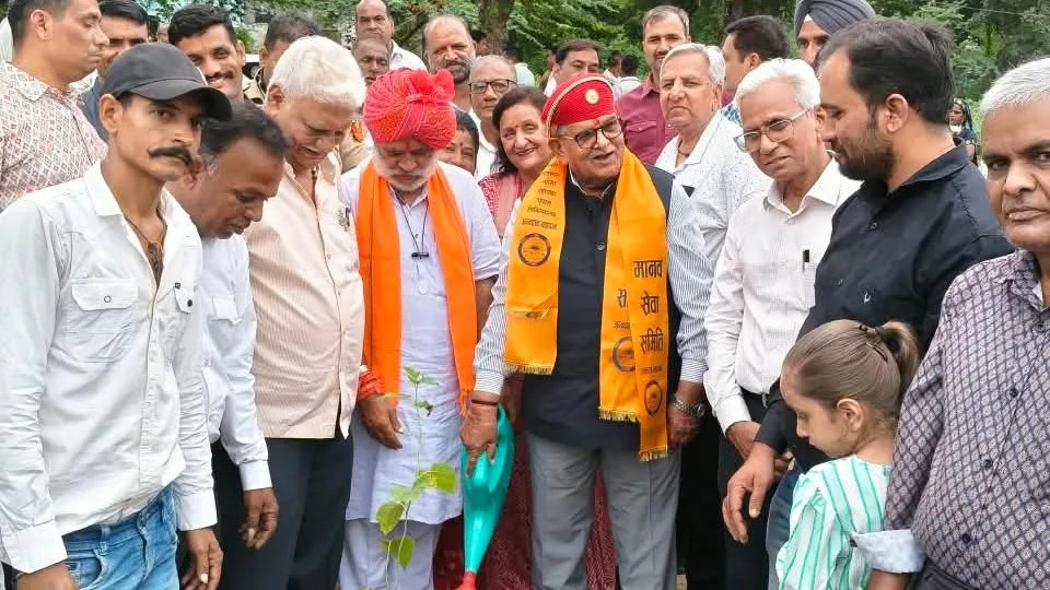 मानव सेवा समिति द्वारा बड़ी अस्पताल परिसर में वृक्षारोपण का शुभारम्भ