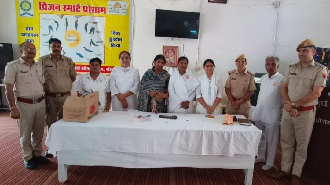 ब्रह्माकुमारी बहनों ने केंद्रीय जेल में बंदियों को बांधी राखी