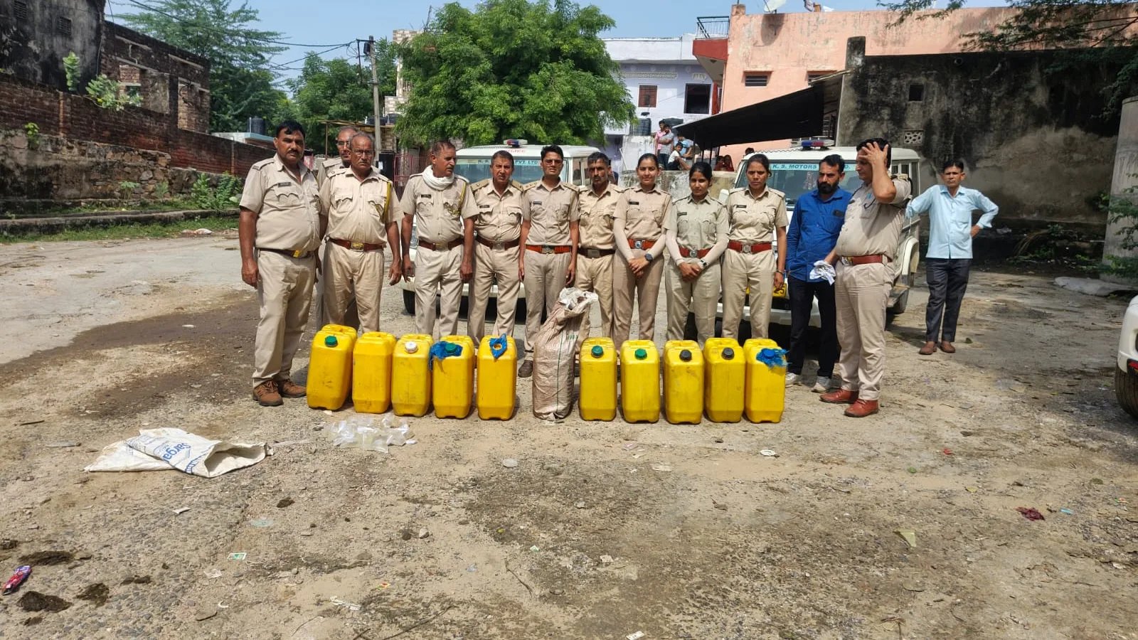 आबकारी आयुक्त के निर्देशन में अवैध मदिरा पर कार्रवाई जारी, स्पिरिट जब्त वाॅश एवं भट्टियां नष्ट