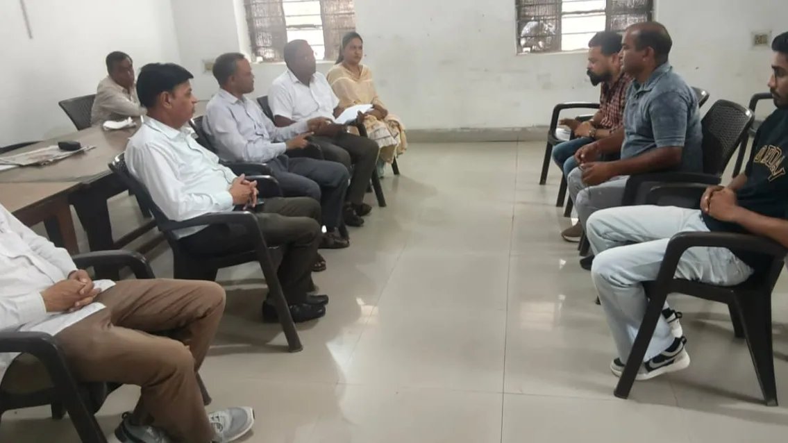 प्रिटिंग प्रैस संचालकों को दी पेम्फलेटों, पोस्टरों के मुद्रण पर नियंत्रण की जानकारी