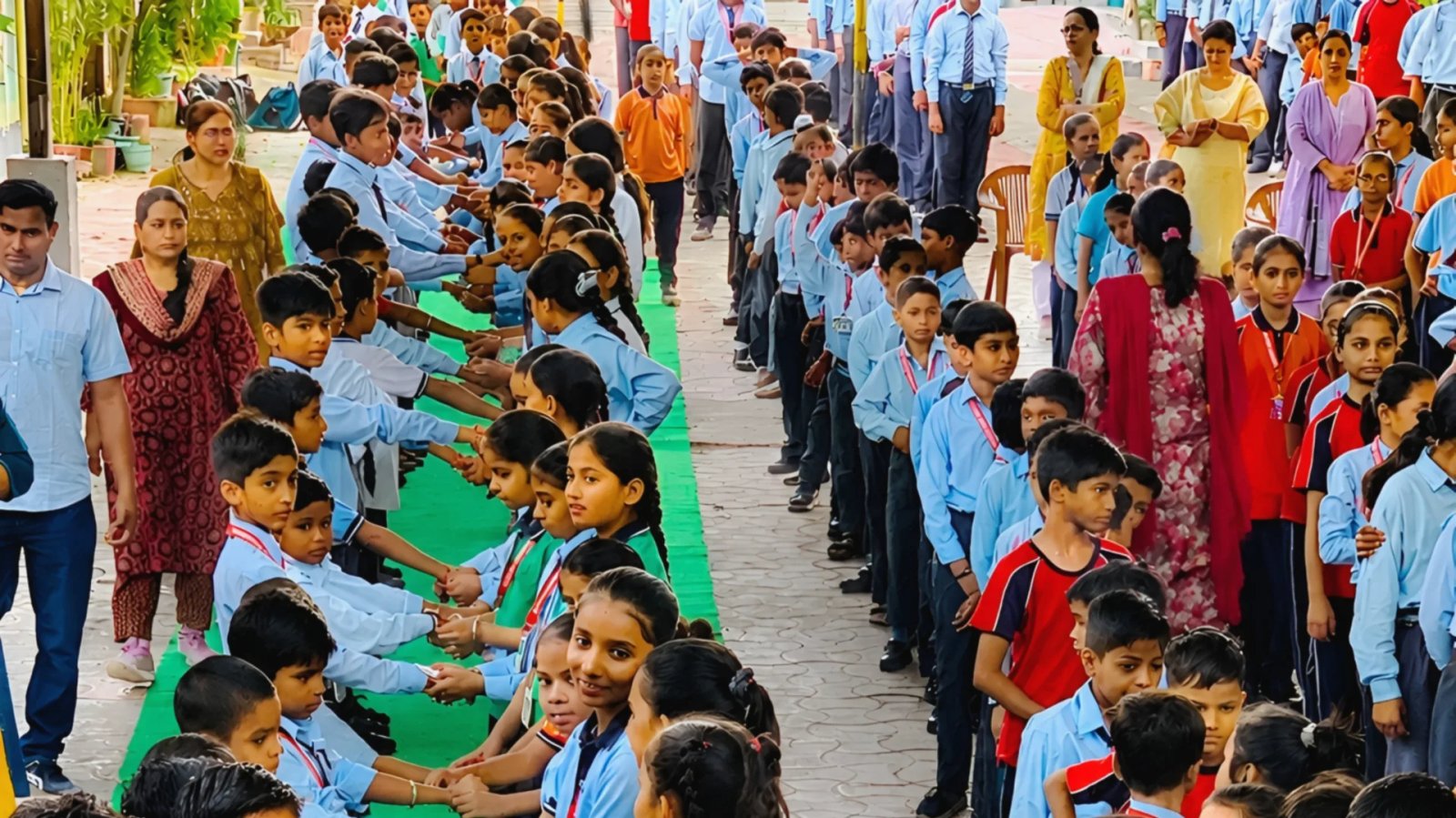 रक्षाबंधन के पावन पर्व पर राखी बनी नशा मुक्ति का संदेश