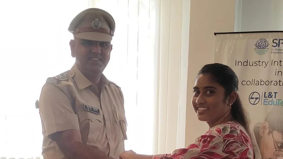 SPSU Girl Students Celebrate Raksha Bandhan with Vallabhnagar Police Personnel