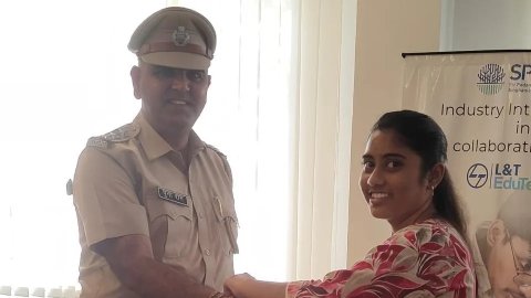 वल्लभनगर पुलिसकर्मियों के साथ एसपीएसयू की छात्राओं ने मनाया रक्षाबंधन