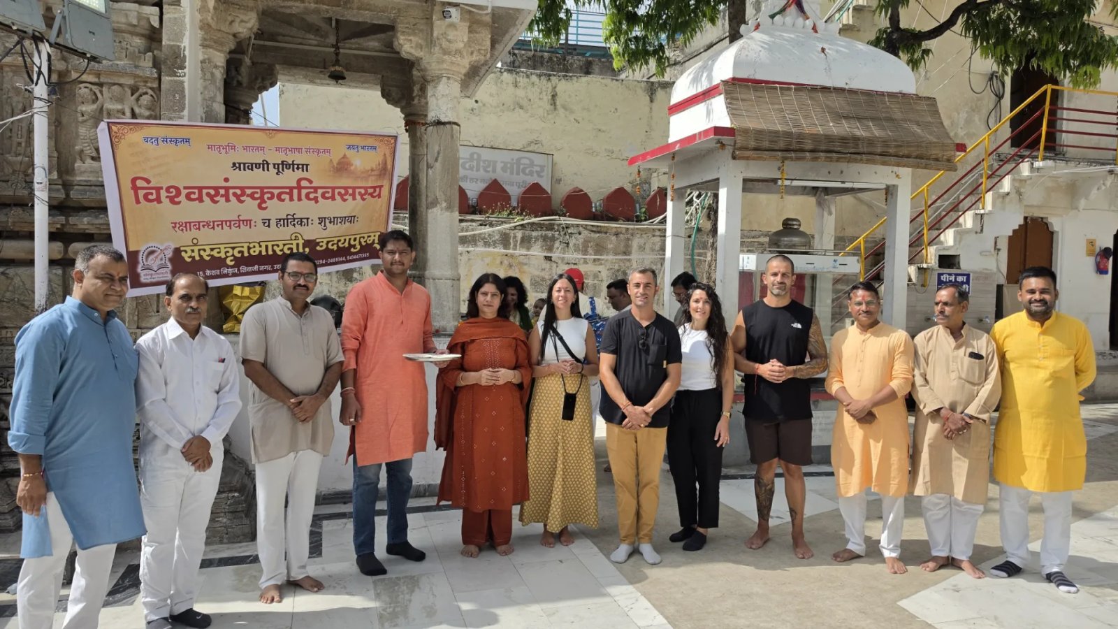 कलाई पर बंधा रक्षा सूत्र, संस्कृत-संस्कृति की रक्षा का लिया संकल्प