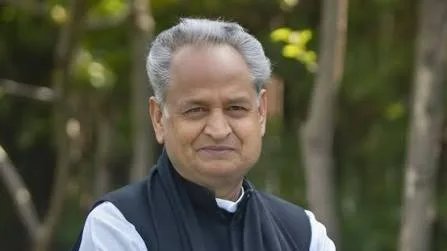 फतहसागर की पाल पर कार्यकर्ताओं के साथ चाय पर गहलोत ने किया चुनावी मंथन