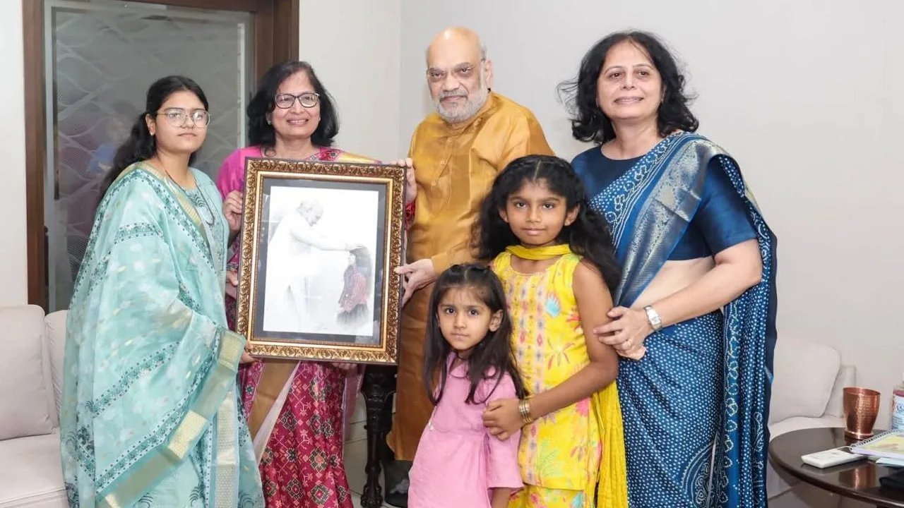 A gift of "health protection" to daughters on Rakhi, Amit Shah celebrated Rakshabandhan with girls suffering from Type 1 diabetes