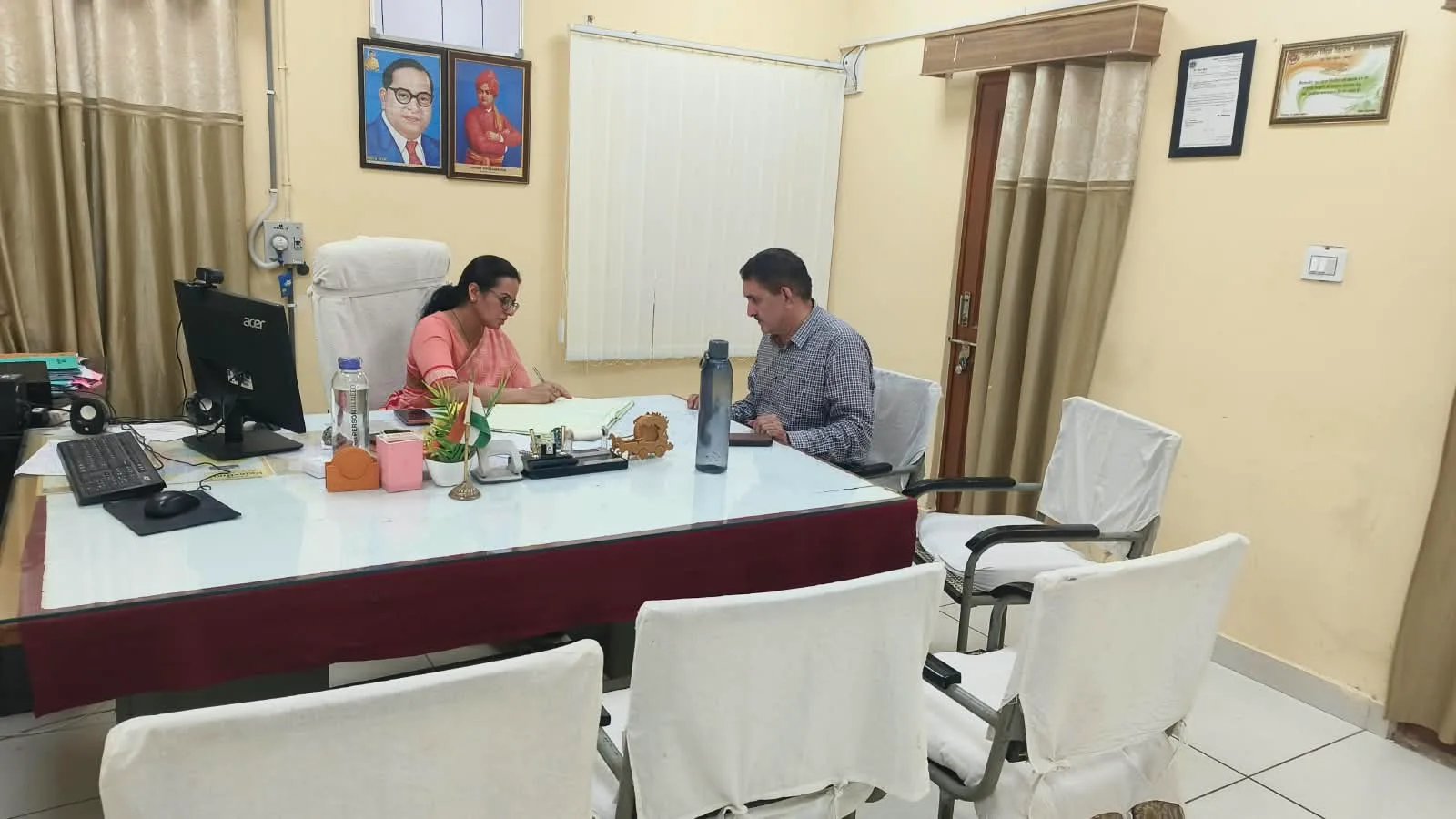 जिला कलक्टर ने विभिन्न कार्यालयों का किया औचक निरीक्षण