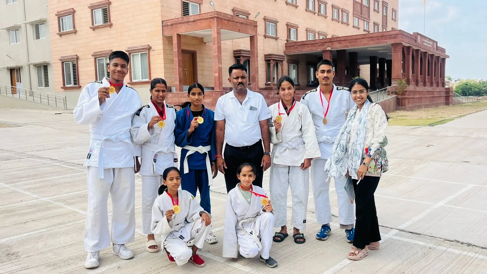 विद्या भारती राजस्थान क्षेत्र की क्षेत्रीय प्रतियोगिता में विद्या निकेतन उच्च माध्यमिक विद्यालय के भैया बहिनों का जलवा 7 गोल्ड एवं 6 सिल्वर