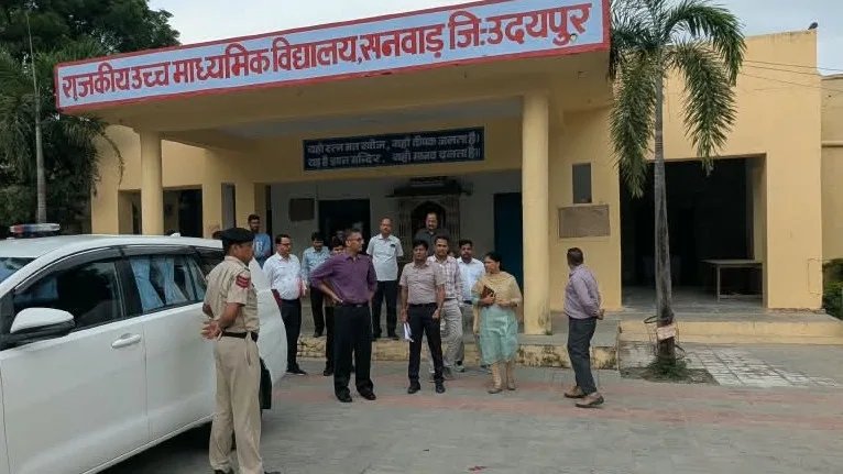 जिला निर्वाचन अधिकारी ने किया मावली और फतहनगर का दौरा