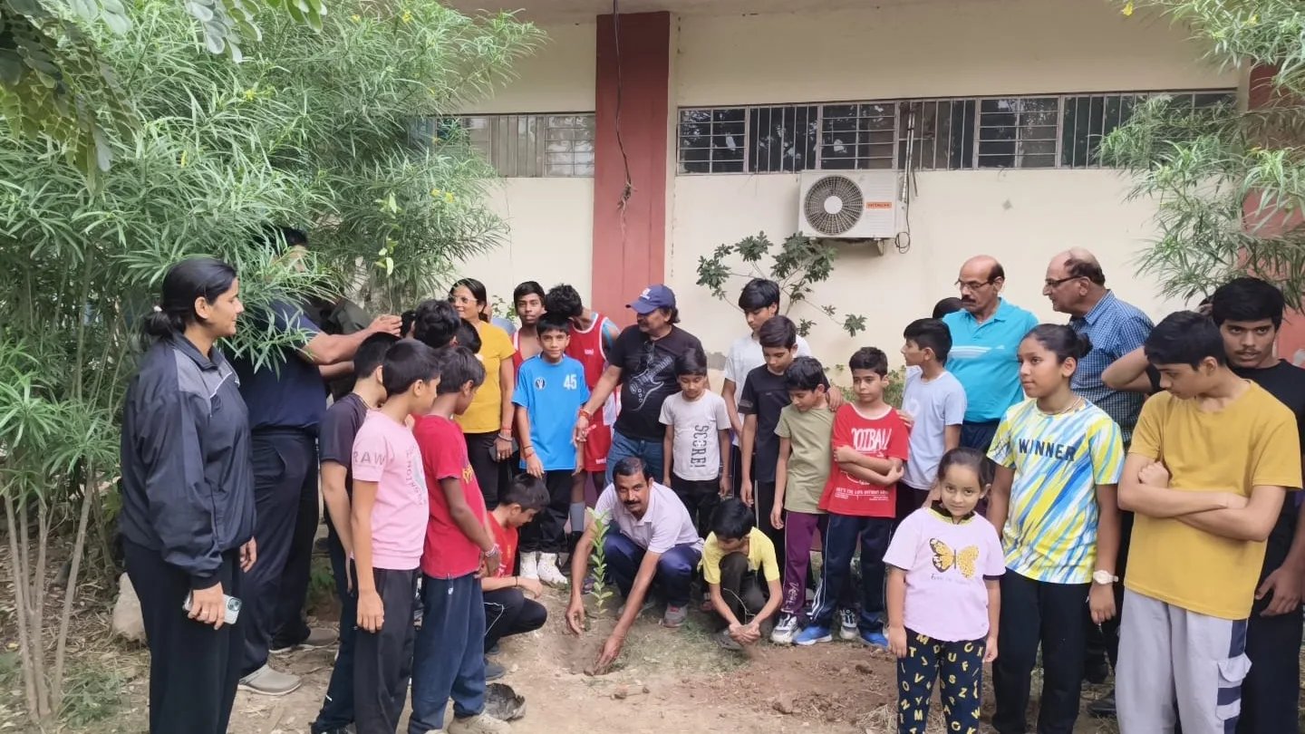 महाराणा प्रताप खेलगांव में माँ यशोदा के नाम’ अभियान के तहत सघन वृक्षारोपण