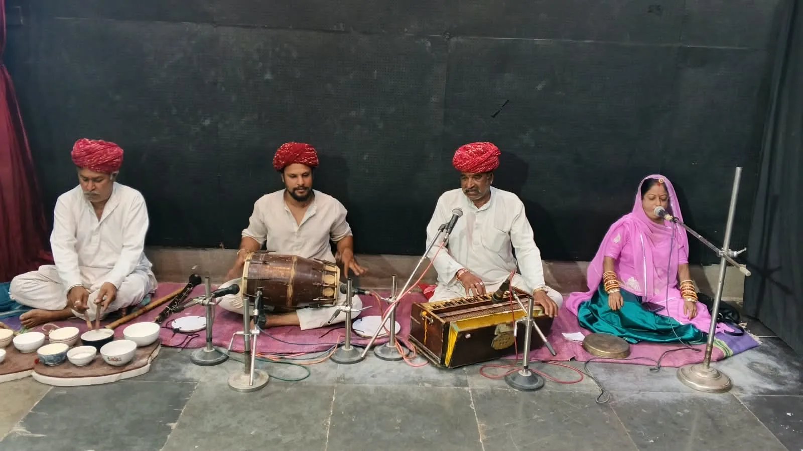 श्री कृष्ण के लोक भजनों की शानदार प्रस्तुतियों से गूंजा कला मंडल