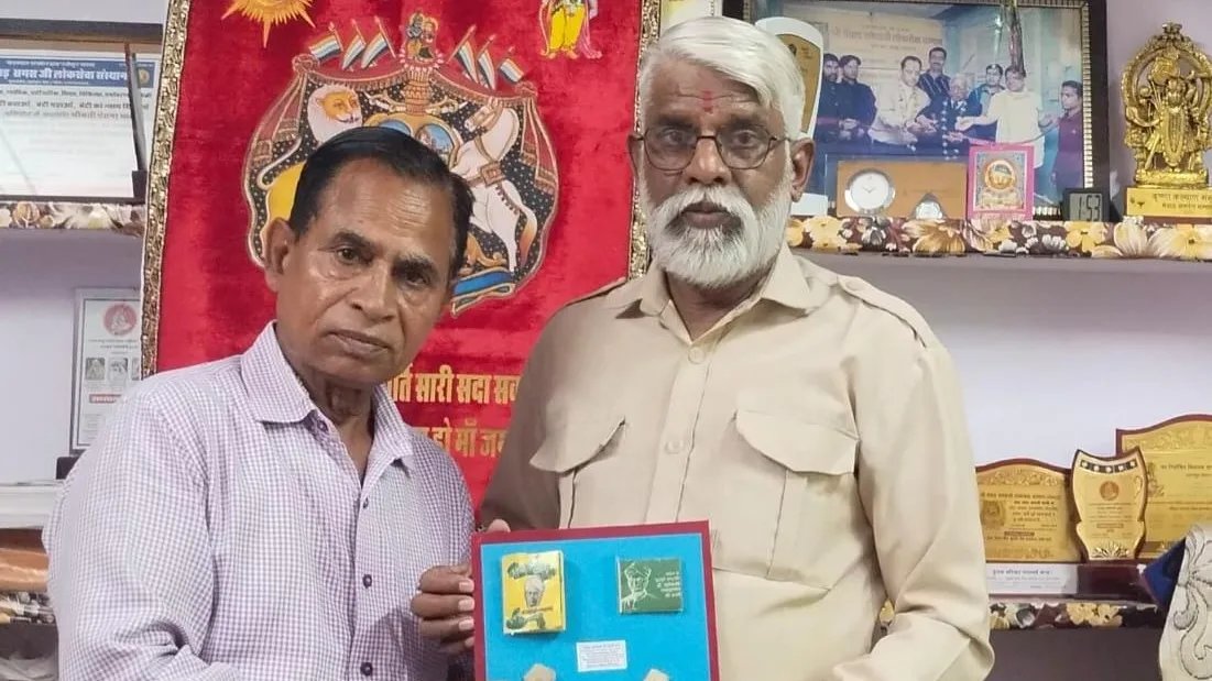 शिक्षक दिवस पर विमोचन किया और मनाया