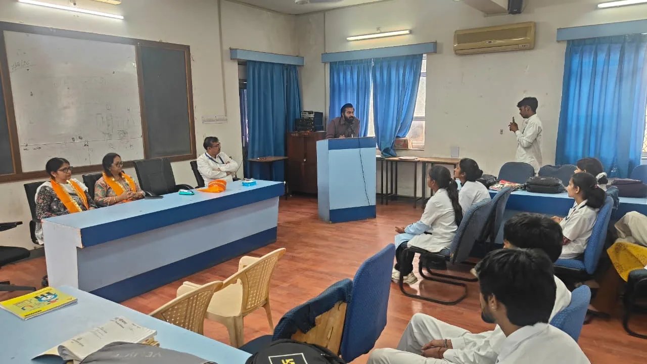 विश्व गिद्ध दिवस पर पशुपालन प्रशिक्षण संस्थान में सगोष्ठी आयोजित