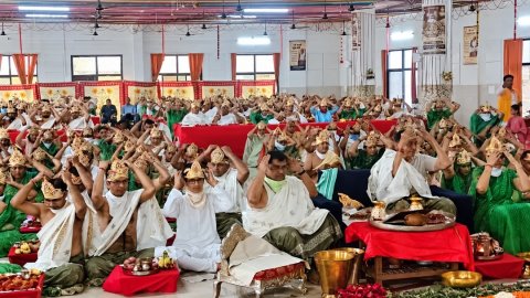 130 जोड़ों ने श्रद्धाभाव से किया उवसग्गहरं महापूजन