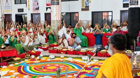 130 जोड़ों ने श्रद्धाभाव से किया उवसग्गहरं महापूजन