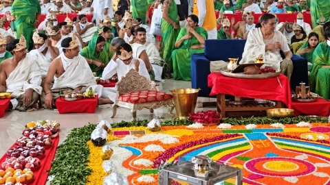 130 जोड़ों ने श्रद्धाभाव से किया उवसग्गहरं महापूजन