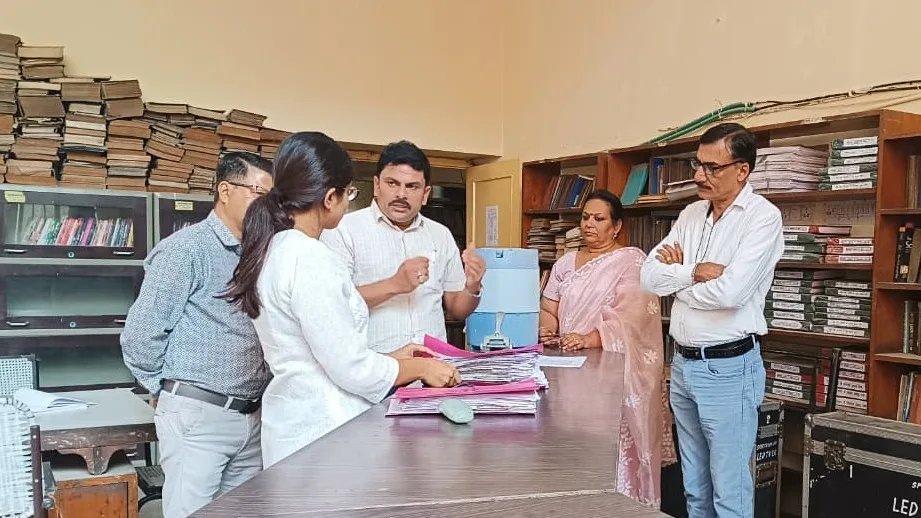 मीडिया प्रकोष्ठ में मॉनिटरिंग व्यवस्थाओं का लिया जायजा