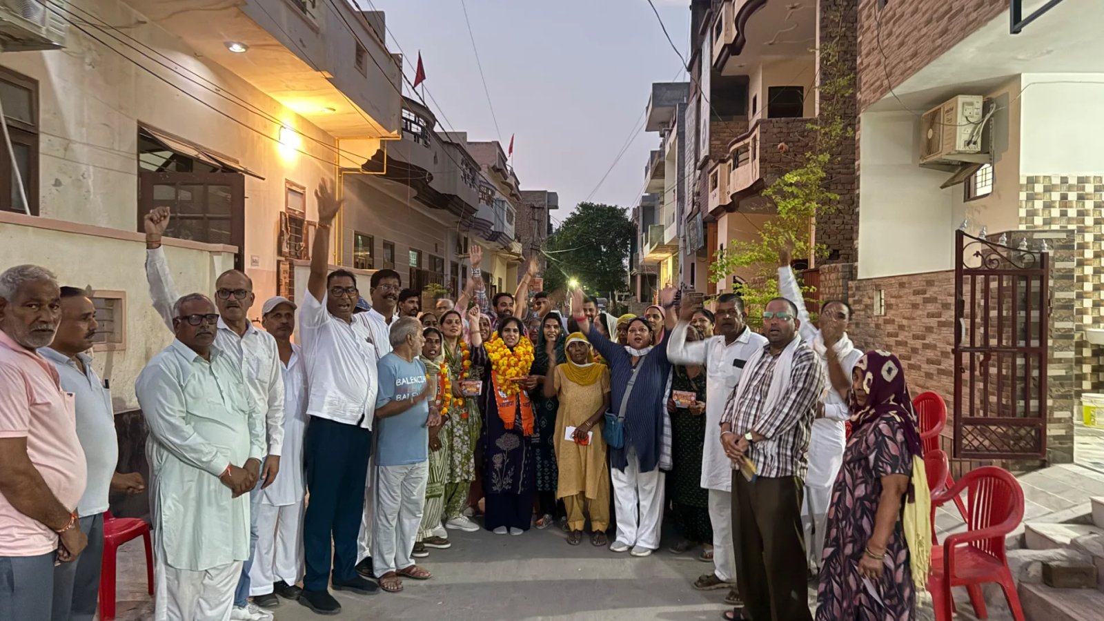 पंजाब भाजपा की प्रदेश सचिव वंदना संगवाल ने वार्ड 39 में नीरजा के लिए डोर-टू-डोर जनसंपर्क, चुनाव का माहौल हुआ एकतरफा