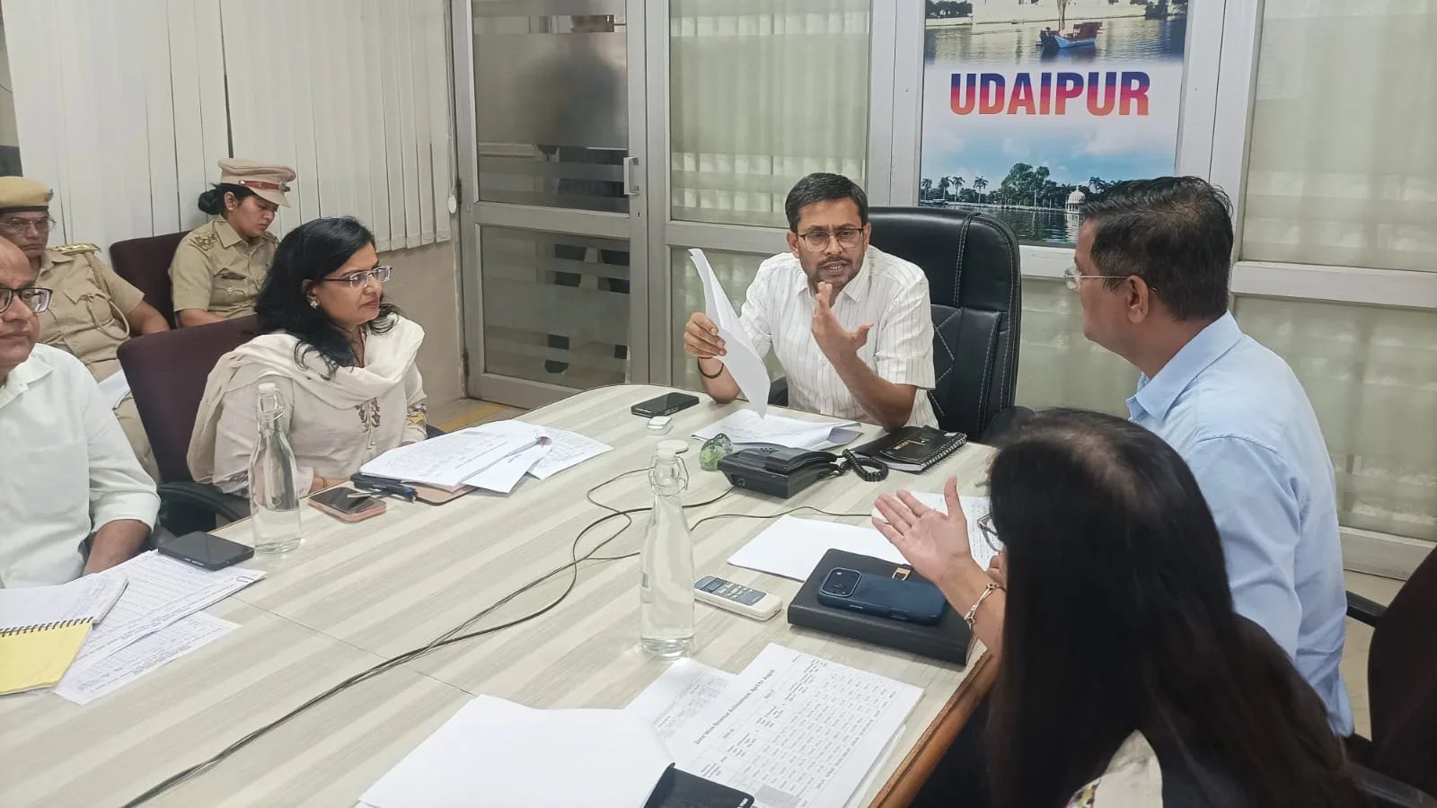 राजस्व लक्ष्य में अपेक्षित वृद्धि के साथ बकाया वसूली एवं निरोधात्मक कार्रवाई को गति दें - नमित मेहता