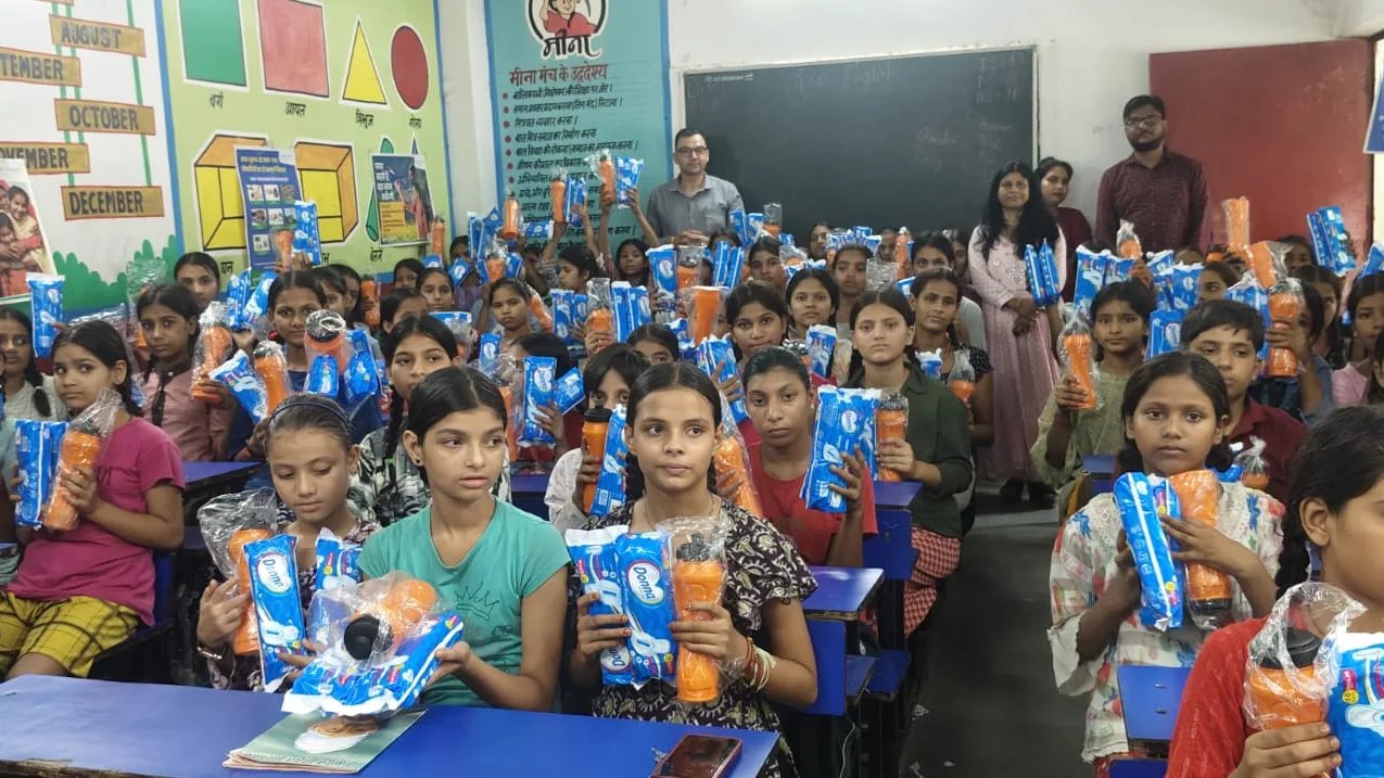 Indian Corporate Gifting Company Supports Menstrual Hygiene Drive for Girls in Dadri School