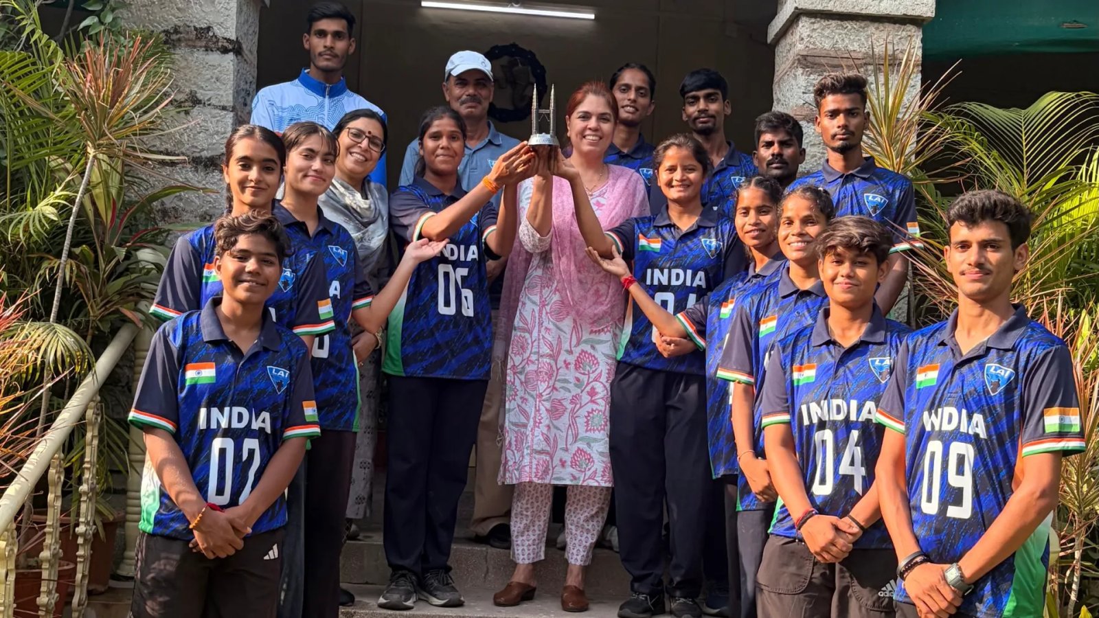 जनजाति आयुक्त ने किया लेक्रोस के अंतरराष्ट्रीय पदक विजेता खिलाड़ियों का अभिनंदन