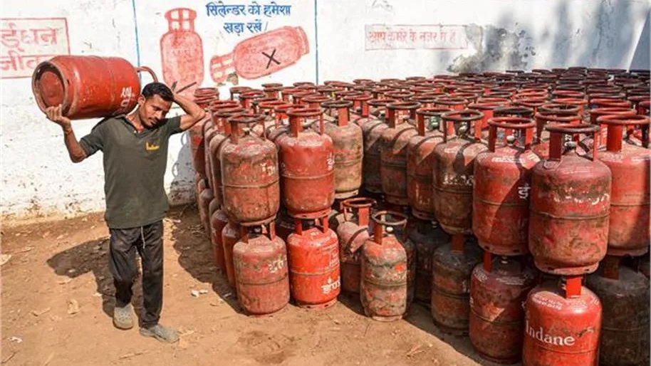 LPG Booking Rule Changed: Rural Consumers Can Now Book Refills After 25 Days
