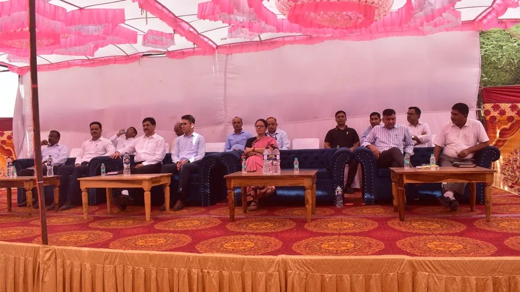 मतदान दलों ने अंतिम प्रशिक्षण के बाद संभाला मोर्चा