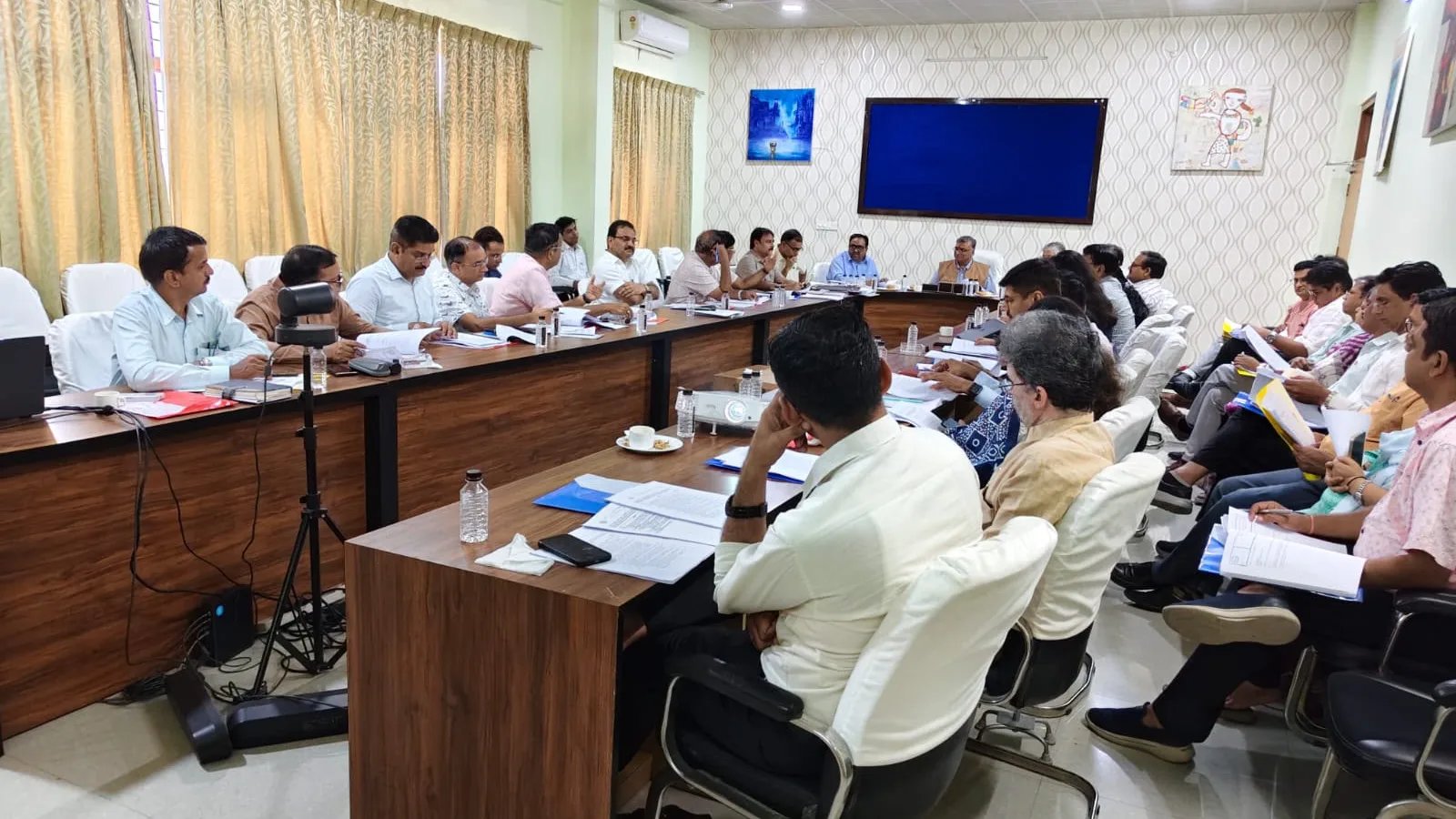 सुविवि एकेडमिक काउंसिल की बैठक: भाषा केंद्र खोले जाने सहित कई महत्वपूर्ण निर्णय