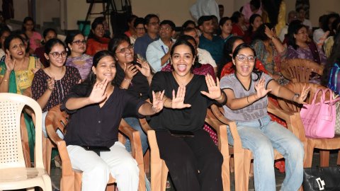 Kirtan Klub by Kavita Paudwal Brings Ganpati Festive Energy to SNDT College Fest, Gets Gen Z and Gen Alpha Grooving