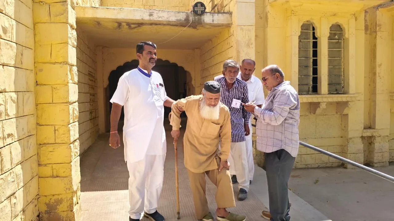 बुजुर्गोंए दिव्यांगोंए महिलाओं और युवाओं ने बढ़.चढ़कर किया मतदान
