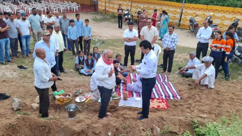 हिन्दुस्तान जिं़क द्वारा होने वाले खेल मैदान की चारदीवारी व विकास कार्य का भूमि पूजन