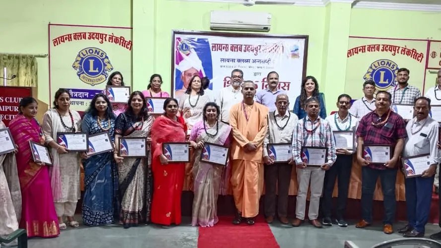 शिक्षक दिवस समारोह में 19 शिक्षकों का सम्मान