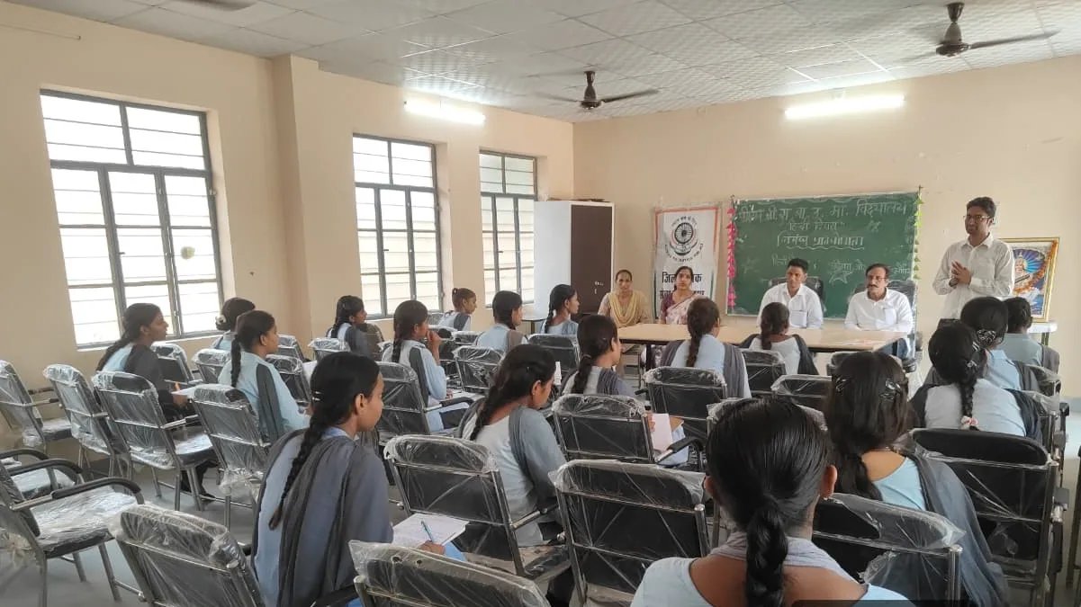 हिन्दी दिवस के अवसर पर विधिक जागरूकता शिविर का आयोजन