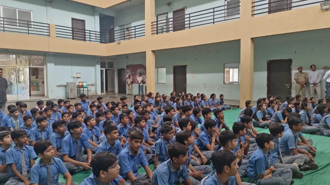 अजनबियों से सावधान - मना करो-दूर जाओ-बताओः जिला एवं सेशन न्यायाधीश